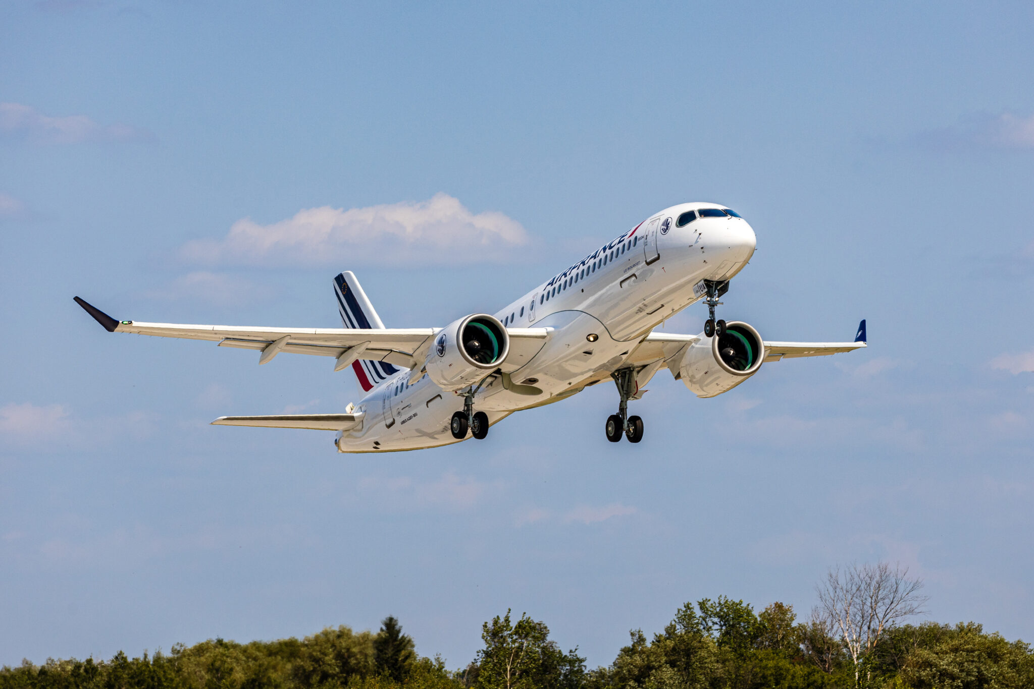 2048x1366 Air France's elegant A220 makes the most of its spacious cabin GirlRunway Girl