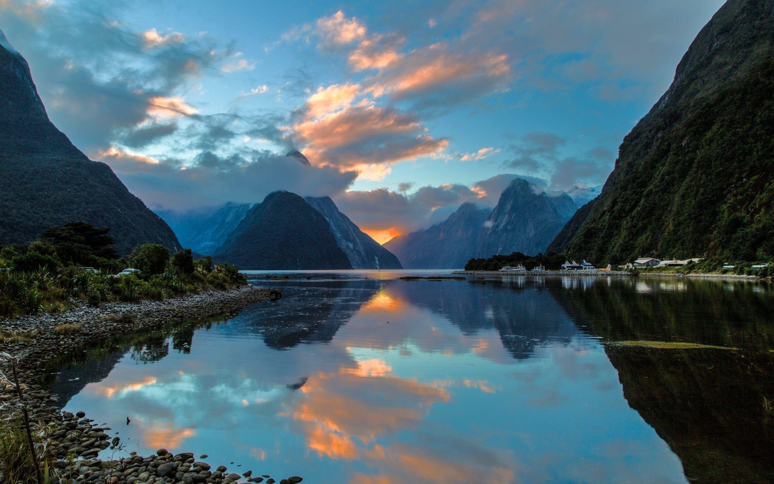 2560x1600 Milford Sound Wallpaper