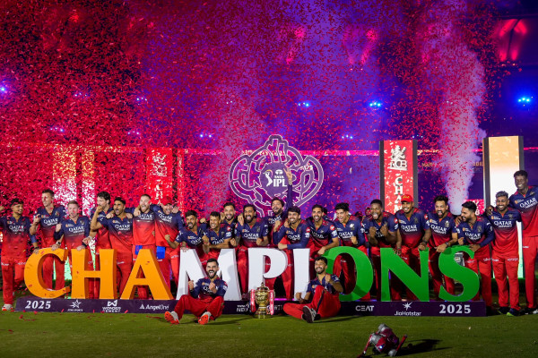 RCB Trophy Wallpaper