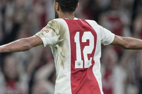 Noussair Mazraoui Wallpaper