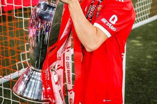 Andreas Schjelderup Wallpaper
