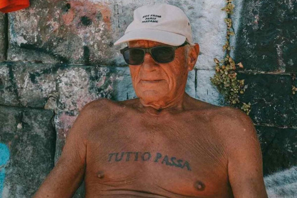 Tutto Passa Wallpaper