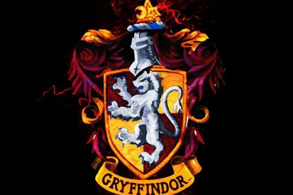 Harry Potter Hogwarts Crest Wall Sticker | Apex Stickers