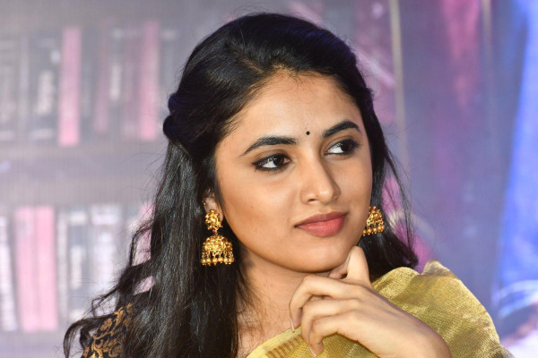 Priyanka Arul Mohan Wallpaper